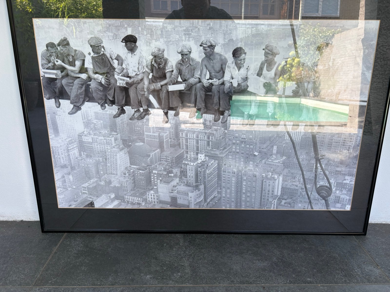 Mooie foto 'Lunch atop a Skyscraper' in zwarte lijst, Ophalen, Gebruikt, 75 tot 100 cm, Foto of Poster