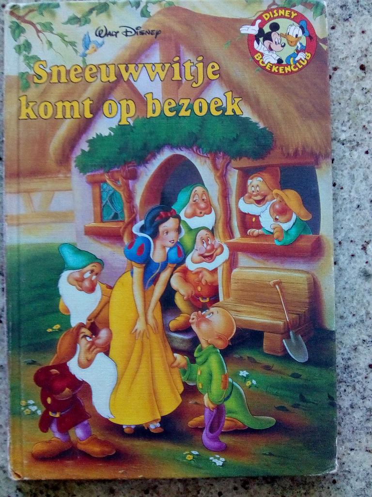 Disney boekenclub Sneeuwwitje komt op bezoek (w), Boeken, Ophalen of Verzenden, Gelezen, Fictie algemeen