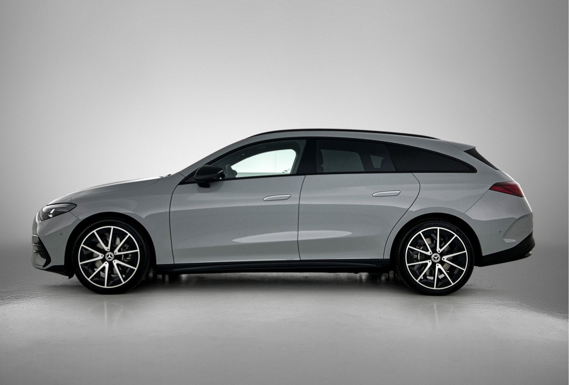 Mercedes-Benz CLA-Klasse Shooting Brake 200 Business Solutio, Auto's, Automaat, CLA, Achterwielaandrijving, Zwart