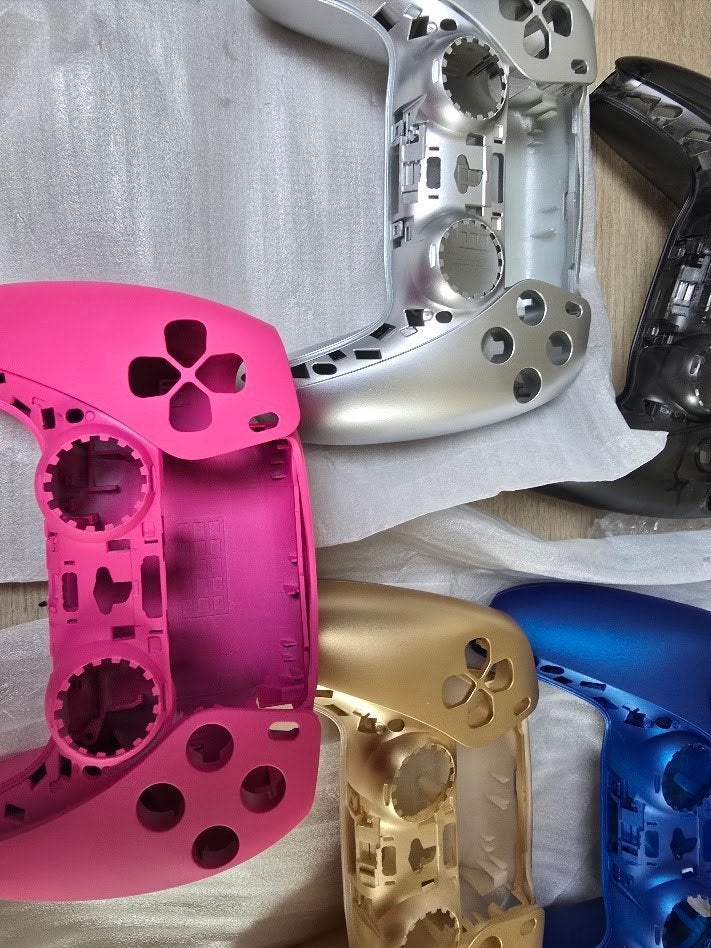 Foto 19 van Grote partij PS4/PS5 controllers + onderdelen/accessoires