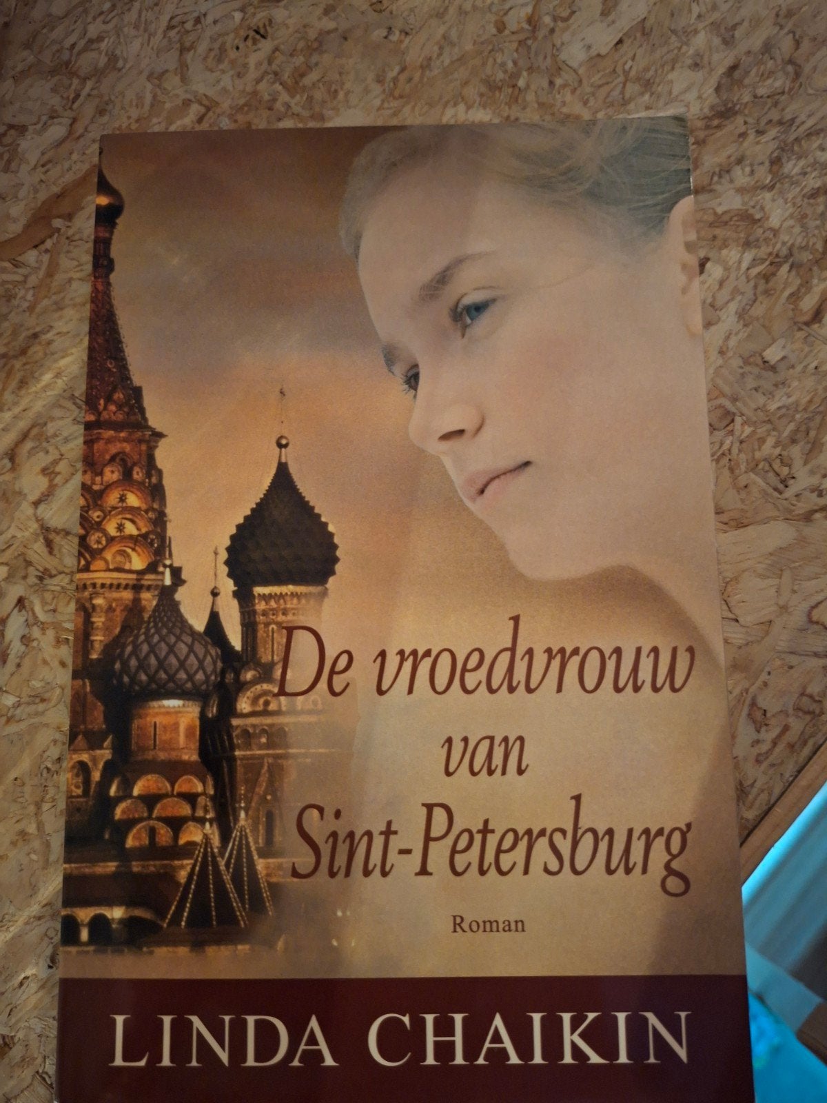 Linda Chaikin - De vroedvrouw van Sint-Petersburg, Ophalen of Verzenden, Zo goed als nieuw, Linda Chaikin