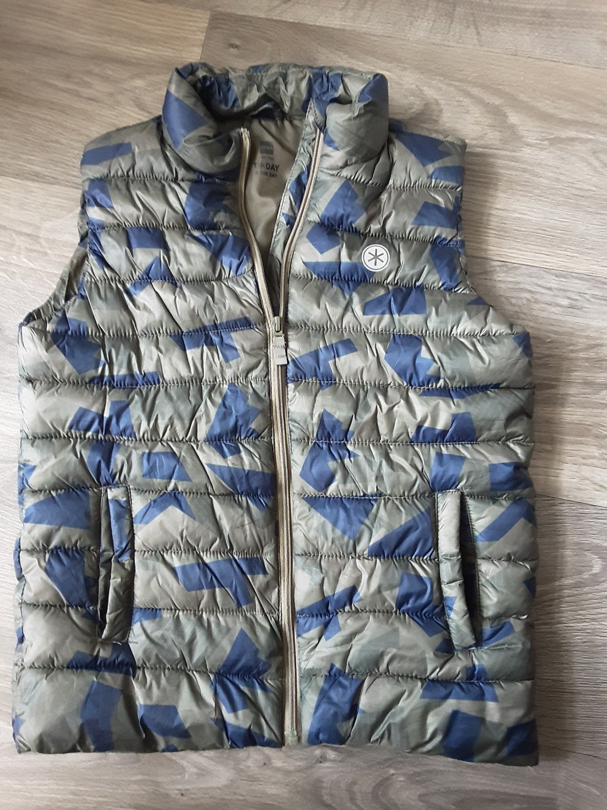 Stoer camouflage bodywarmer voor jongens mt 146/152, Ophalen of Verzenden, Zo goed als nieuw, Hema, Jongen