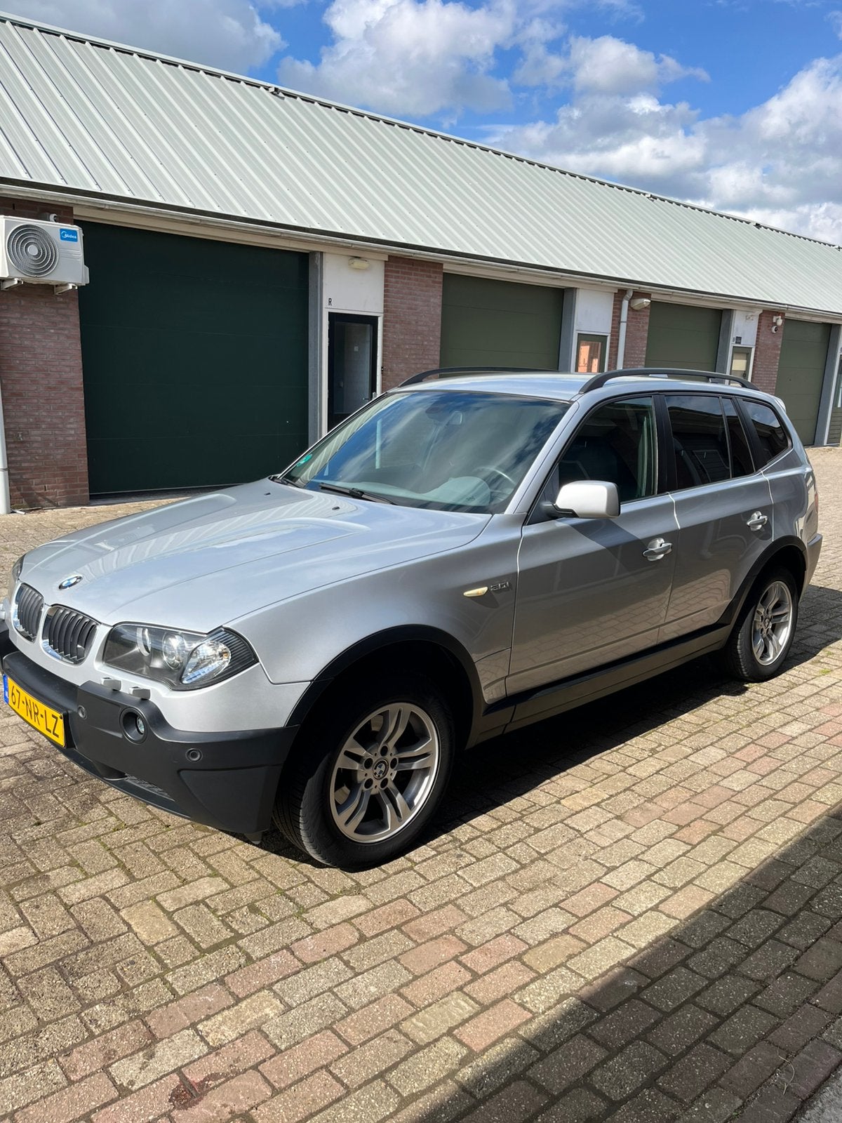 BMW X3 3.0 I AUT 2004 Grijs Trekhaak, Auto's, BMW, Automaat, Zwart, 2000 kg, Bedrijf