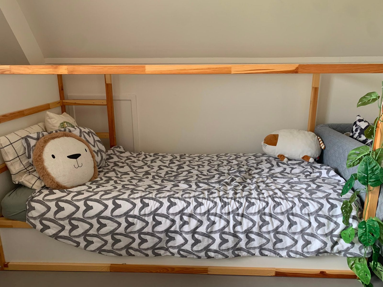 Kura (Ikea) bed, Kinderen en Baby's, Ophalen, 85 tot 100 cm, Zo goed als nieuw, Hoogslaper of Stapelbed