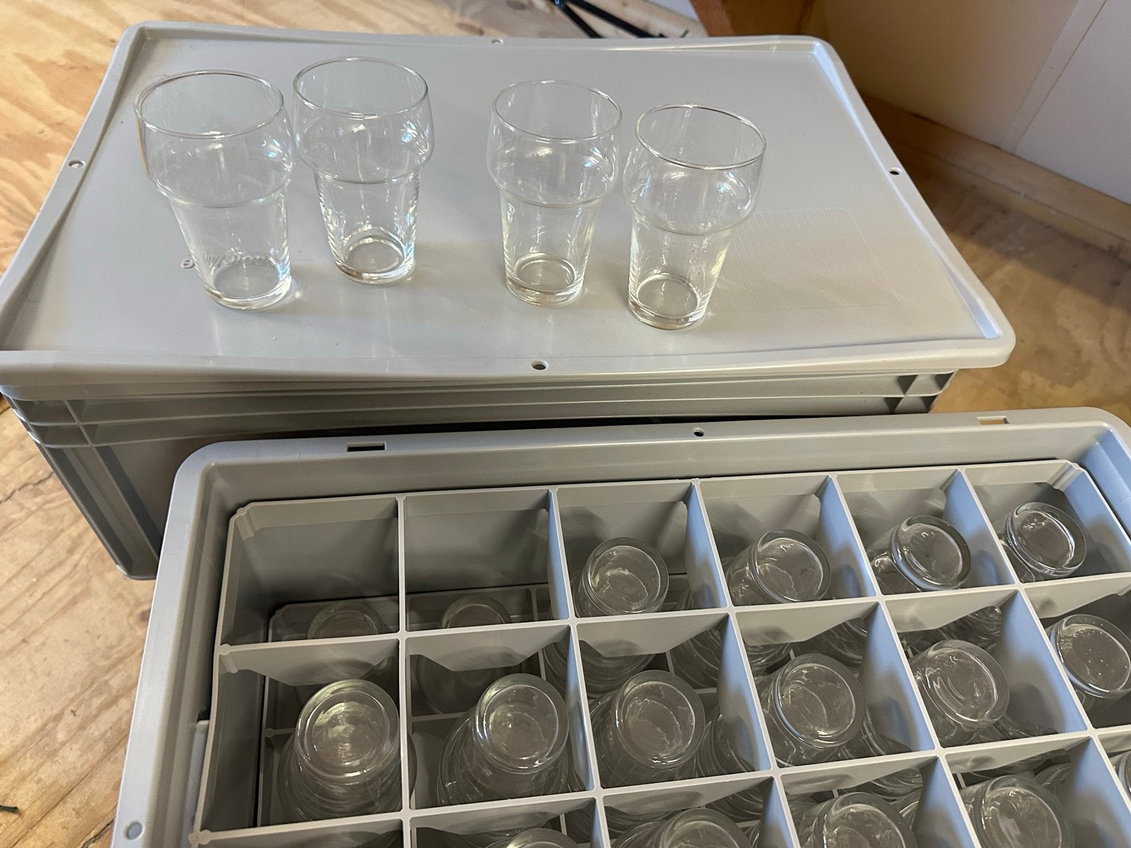 5x Stapelkrat met 72 Glazen - Ideaal voor Horeca/Evenementen, Ophalen, Grijs, Glas, Overige typen