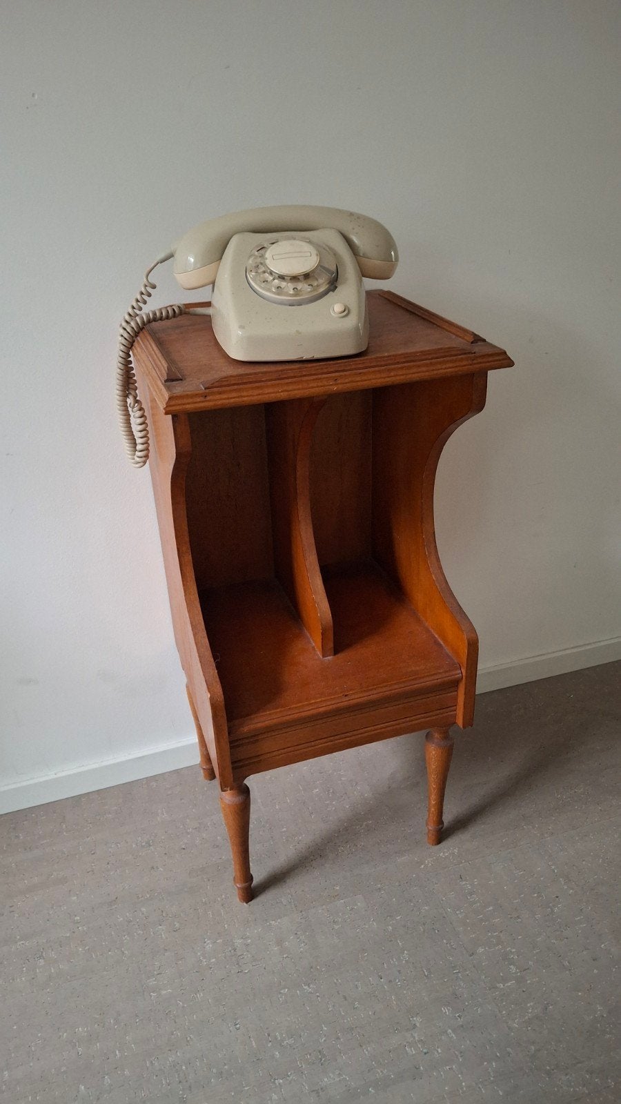 vintage telefoontafeltje met telefoon, Ophalen, Gebruikt