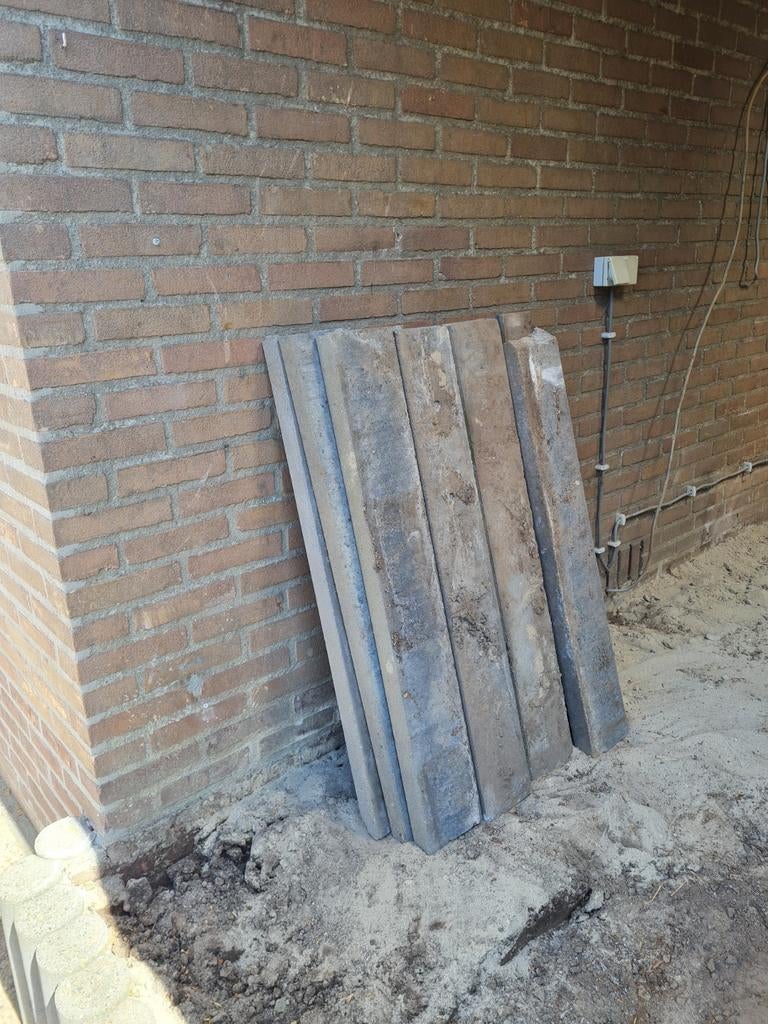 Cobblestones en trotoirband 12 stuks gratis aftehalen, Ophalen of Verzenden, Beton, Klinkers