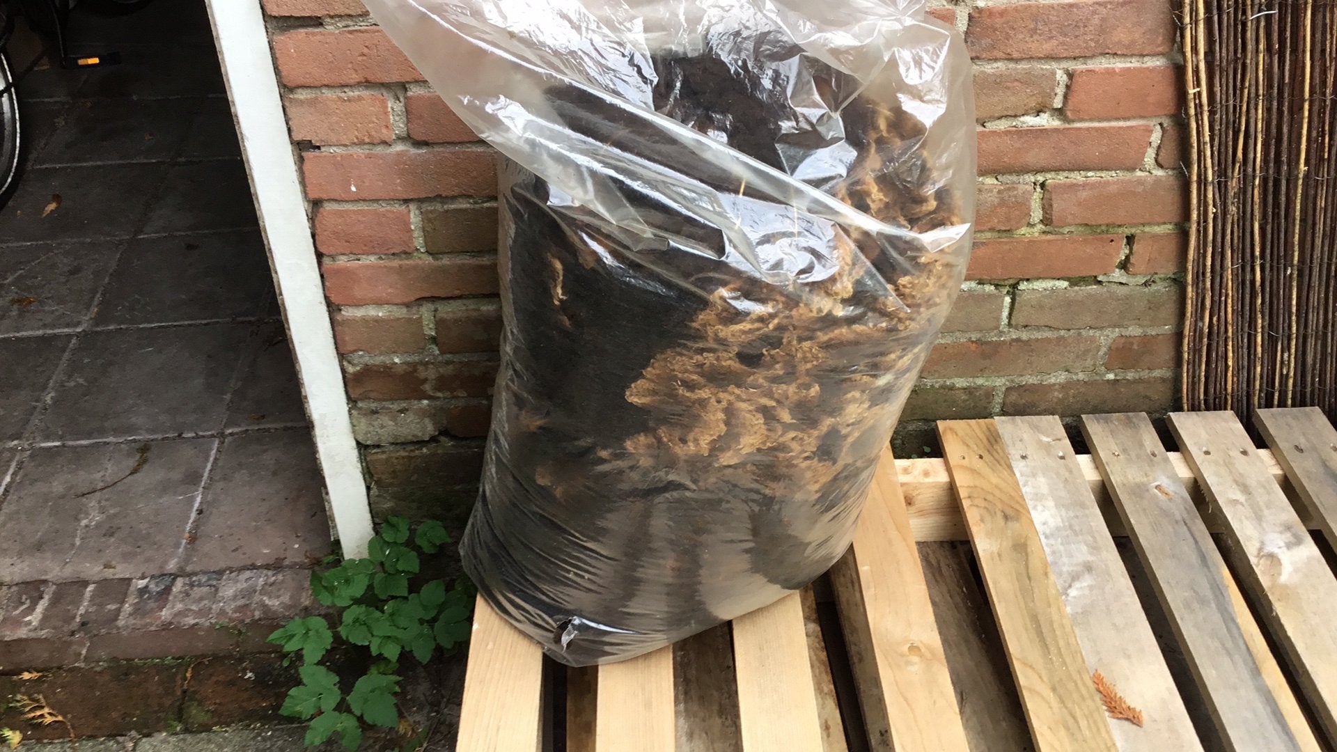 Zak schapenwol voor in de tuin, Tuin en Terras, Ophalen of Verzenden, Tuinaarde