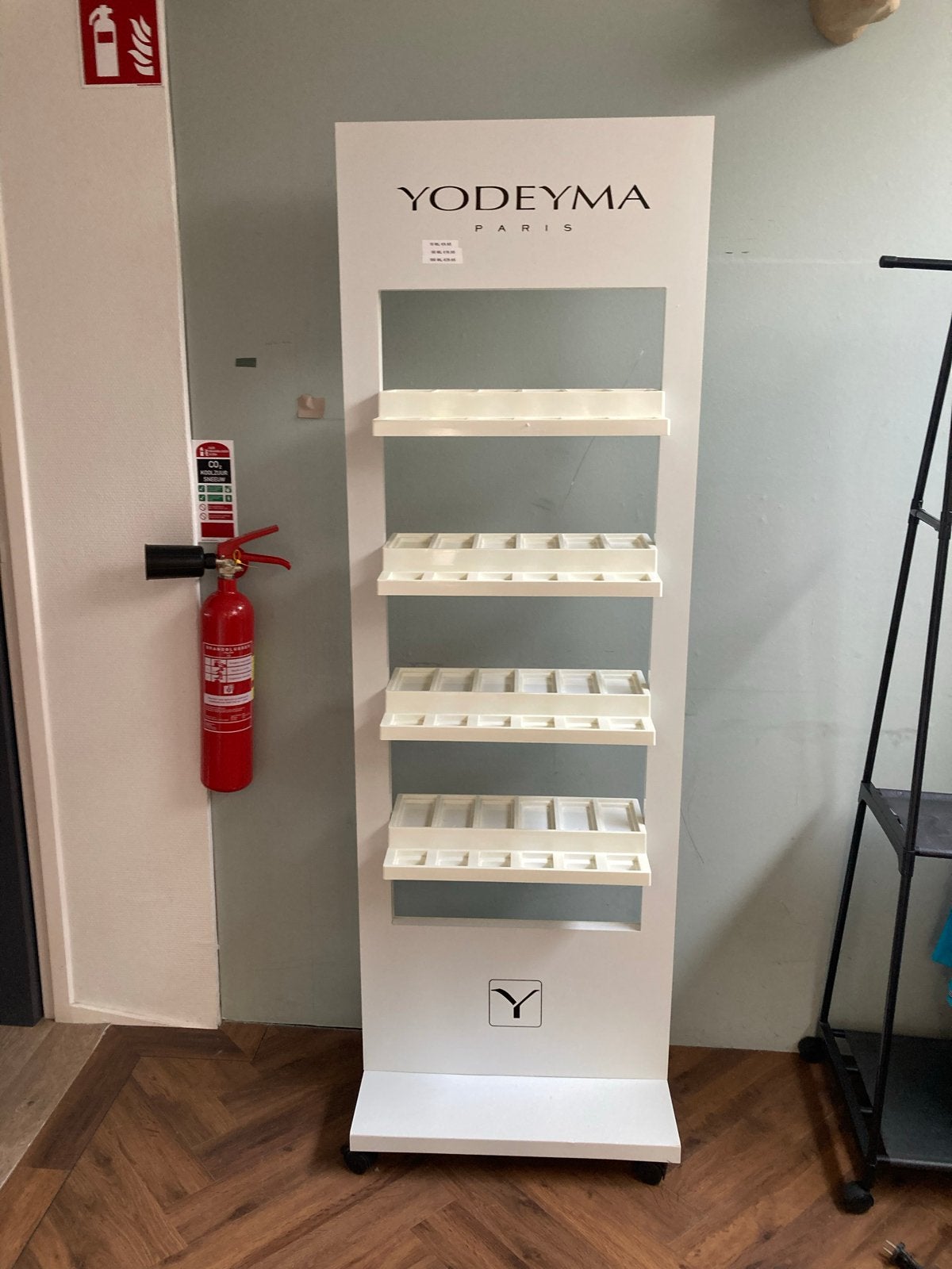 Yodeyma Paris Displayrek met kleine beschadiging, Huis en Inrichting, Ophalen