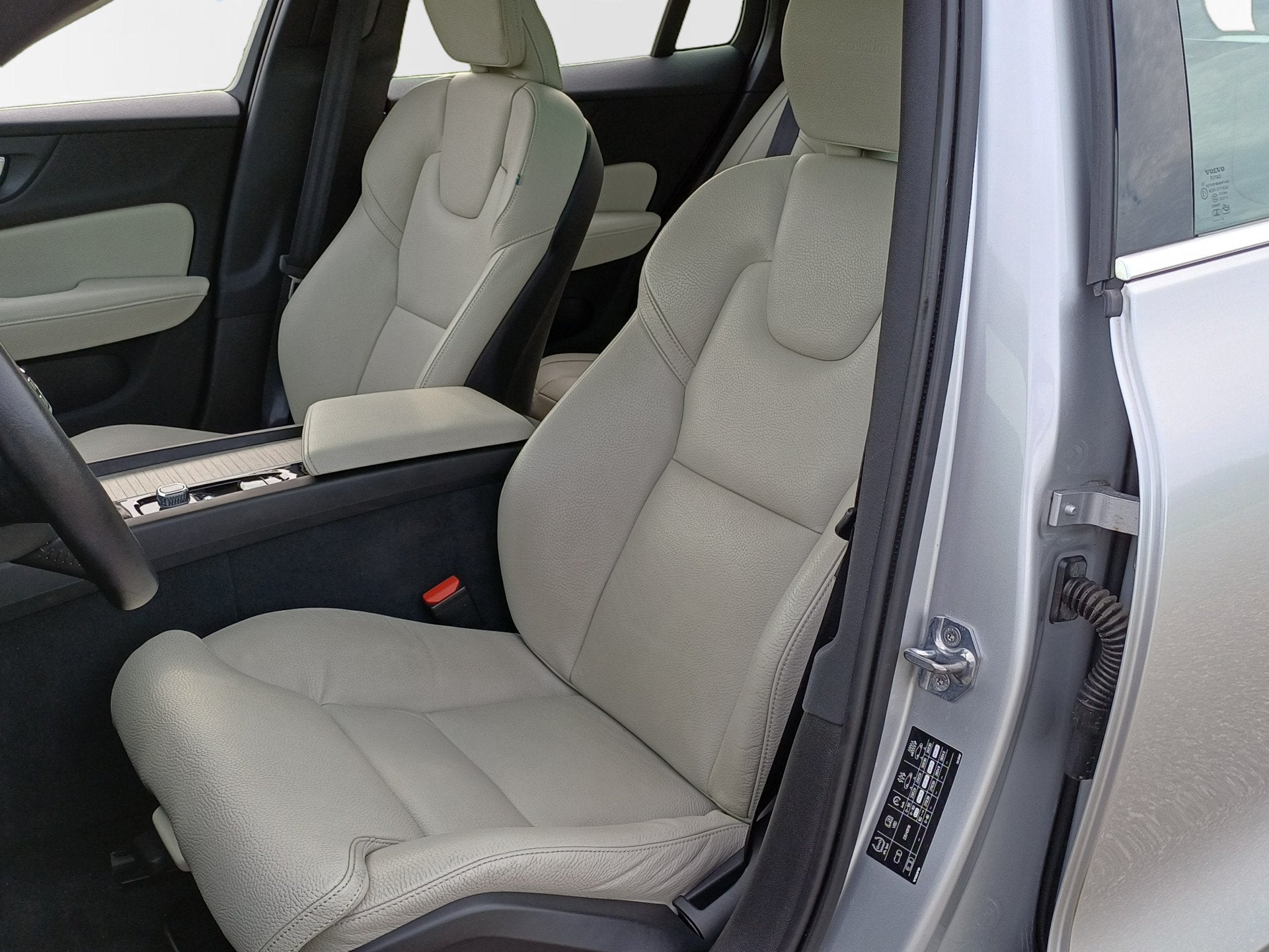 Volvo V60 2.0 T5 Inscription /1e eigenaar!/Dealer onderhoude, 15 km/l, 4 cilinders, 93 €/maand, Zilver of Grijs