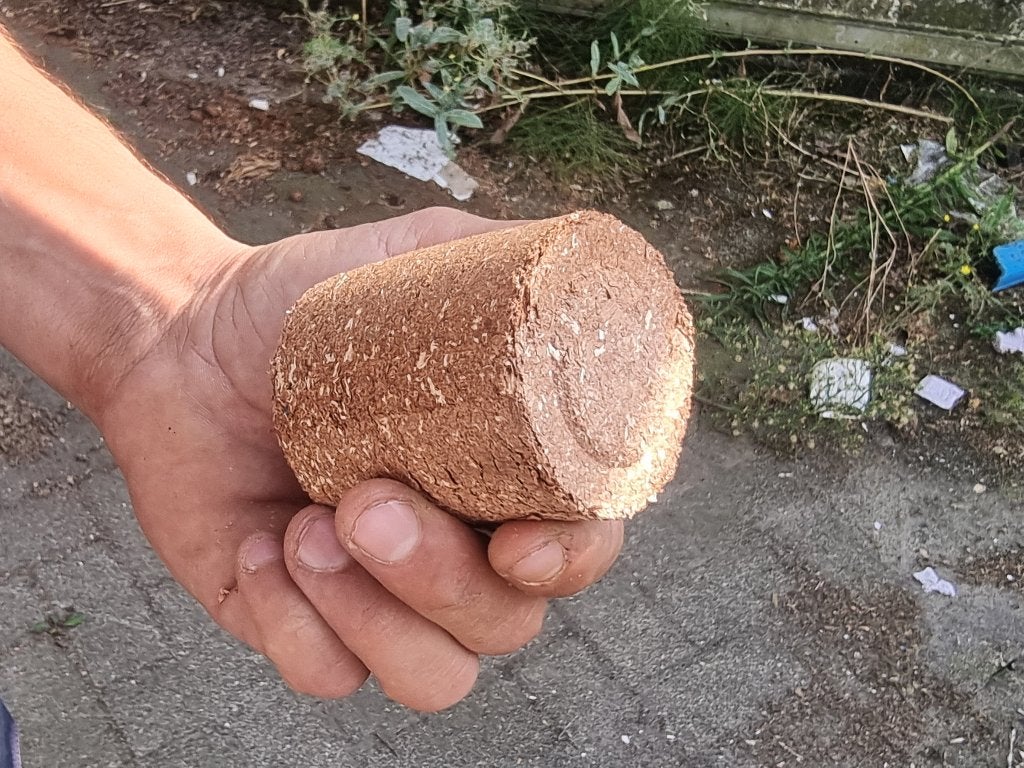 Briketten te koop, Minder dan 3 m³, Ophalen, Overige houtsoorten