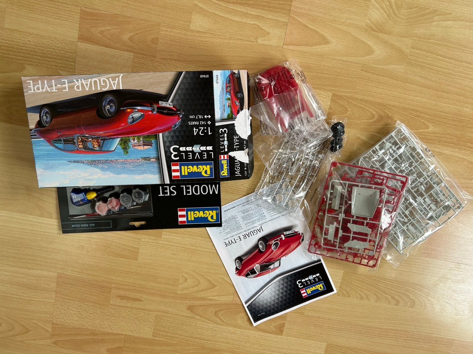 Revell Model Set Jaguar E-Type - Nieuw in doos, Auto, Nieuw, Ophalen of Verzenden, 1:32 tot 1:50