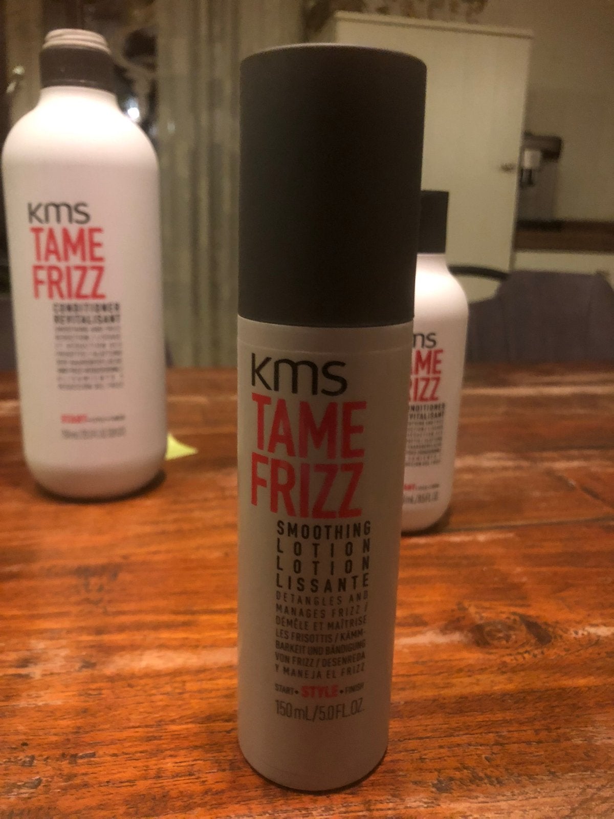 KMS Tame Frizz - smoothing lotion 150ml - Ongebruikt, Ophalen of Verzenden, Nieuw, Haarverzorger of -hersteller
