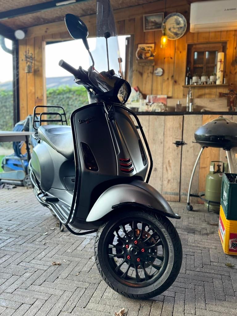 Vespa sprint 80cc, Fietsen en Brommers, Scooters | Vespa, Ophalen, Maximaal 45 km/u, Vespa S, Zo goed als nieuw