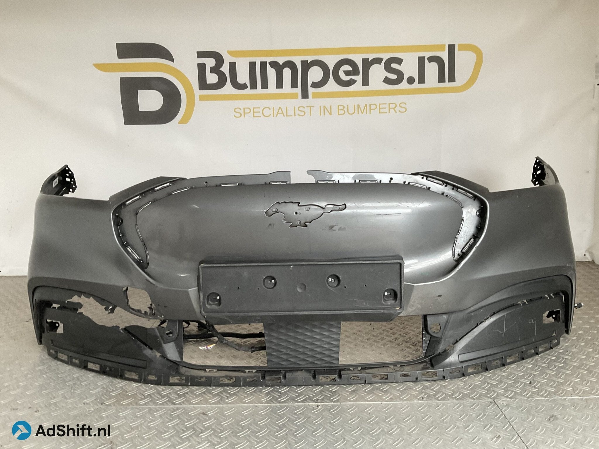 Bumper Ford Mustang Mach-E 20- LJ8B-17C831-A Voorbumper D10-, Bumper