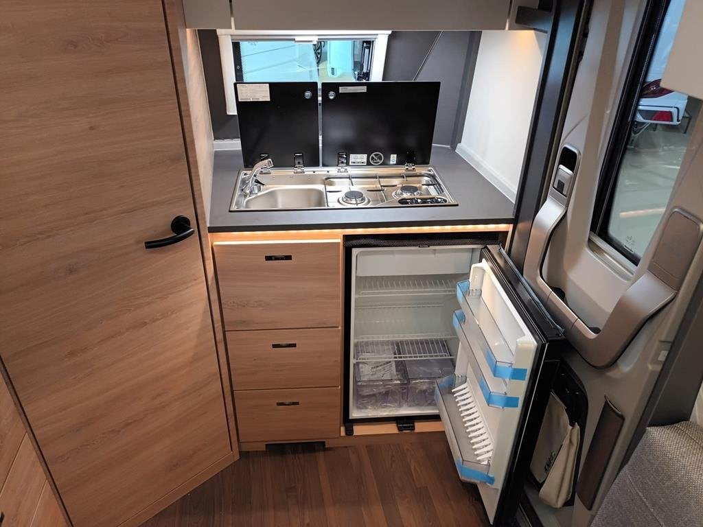 Knaus Yaseo 340 PX, Serviceluik, Tot en met 2, Bedrijf, Treinzit