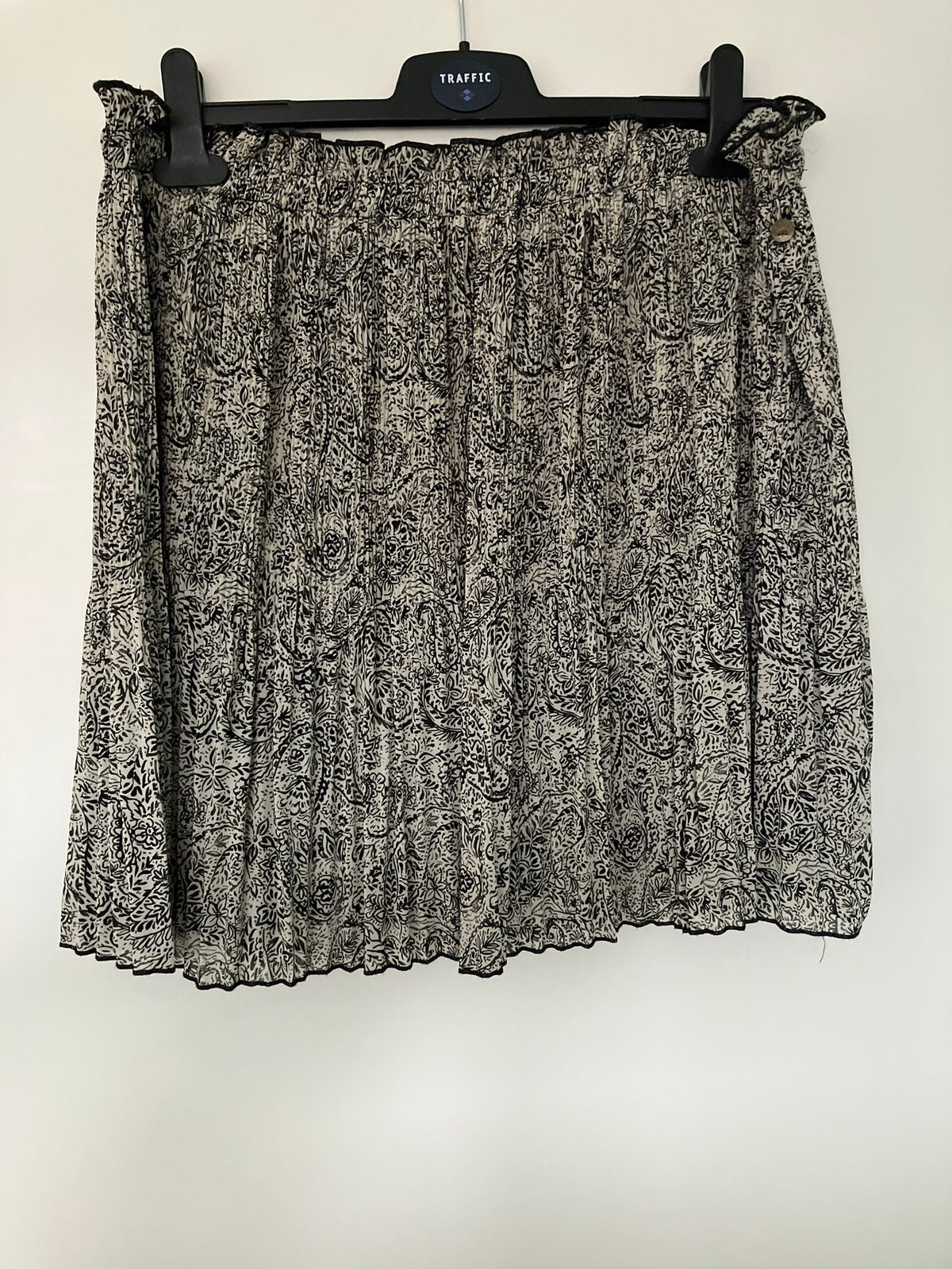 Rok Revelation xxl zwart / creme, Kleding | Dames, Rokken, Zo goed als nieuw, Maat 46/48 (XL) of groter, Zwart, Onder de knie