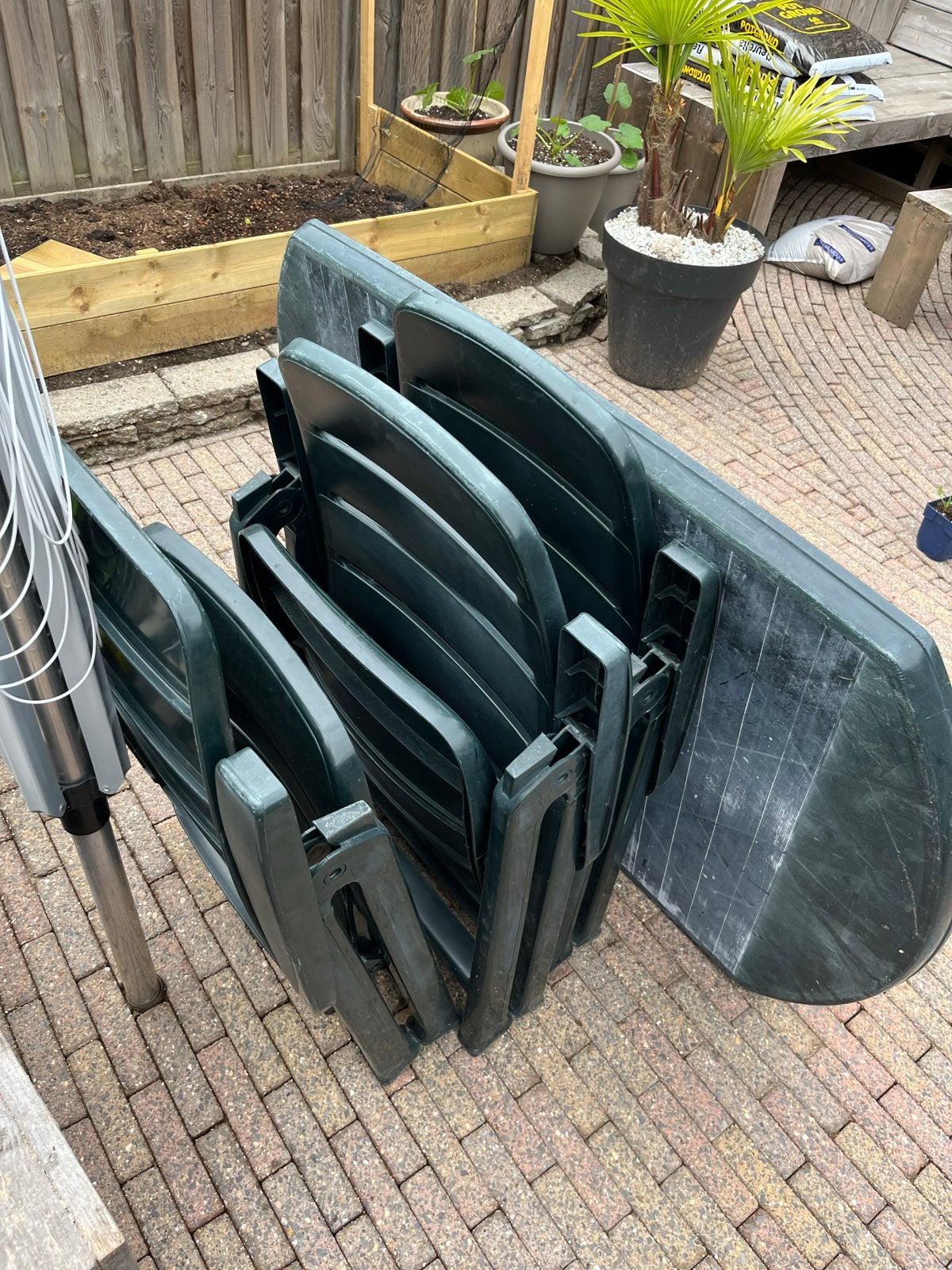 Tuintafel met 3 inklapbare stoelen/tuinset, Tuin en Terras, Tuinstoelen, Ophalen, Gebruikt, Kunststof, Inklapbaar
