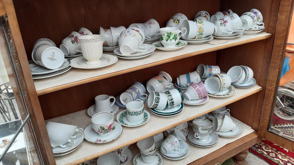 Diverse brocante kop-en-schotels; € 2,- per stuk, Ophalen