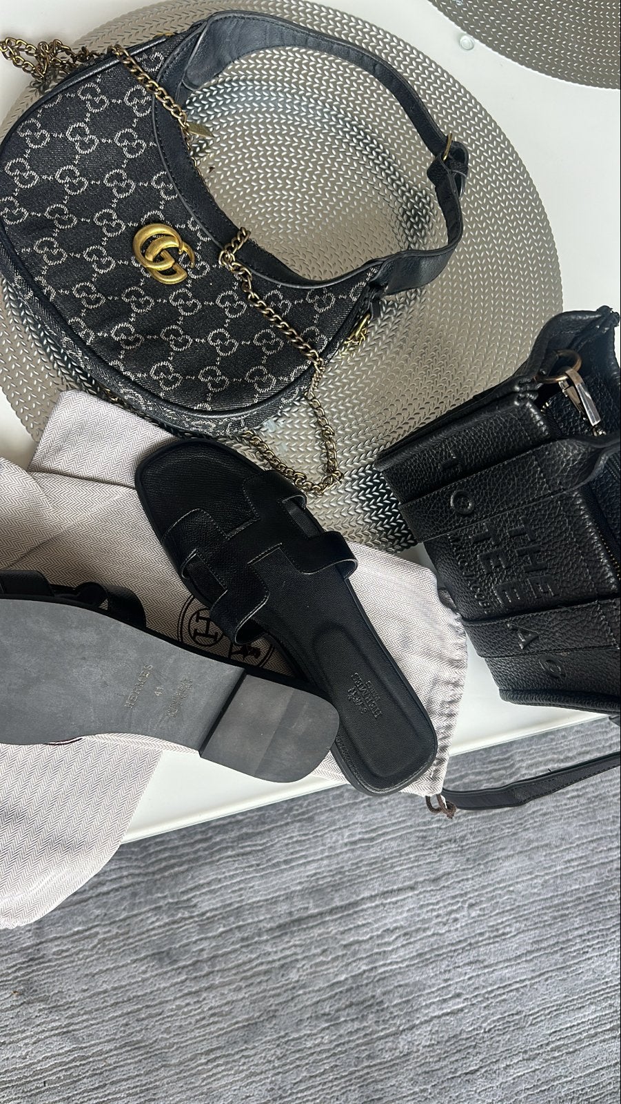 Gucci en Marc Jacobs tassen, Hermes sandalen, Sieraden, Tassen en Uiterlijk, Tassen | Damestassen, Gebruikt, Schoudertasje, Zwart