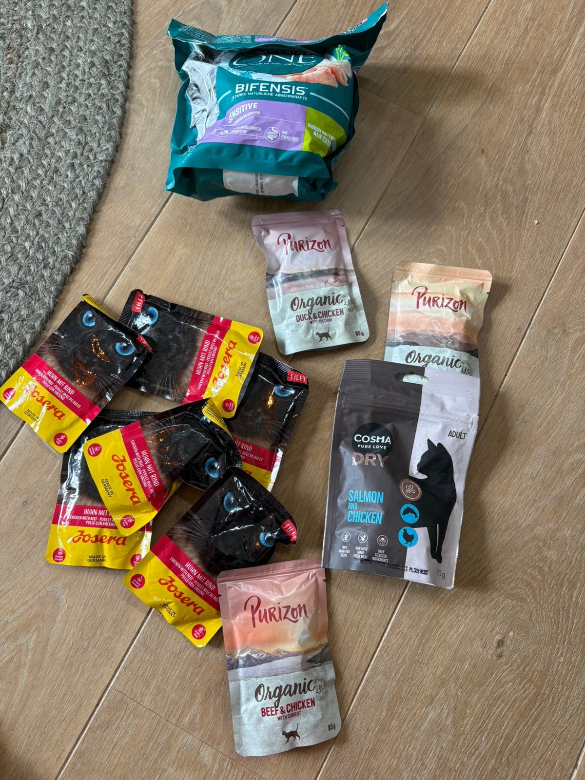 Kattenvoer gratis afhalen (brokjes en natvoer), Dieren en Toebehoren, Dierenvoeding, Ophalen, Kat