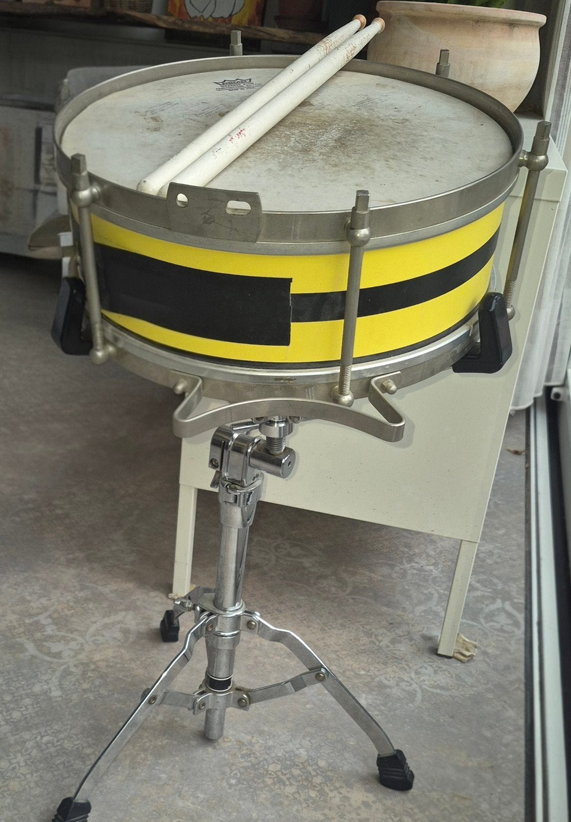 Snaredrum met standaard en drumstokken, 34 cm doorsnede, Ophalen, Gebruikt, Overige merken