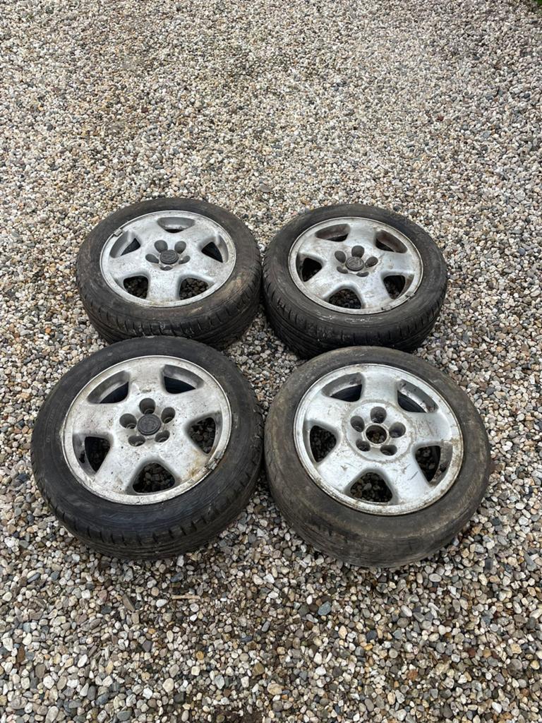 Set van 4 banden met 15” aluminum velg. Passend Vw. Golf 3, Auto diversen, Wieldoppen, Ophalen, Gebruikt