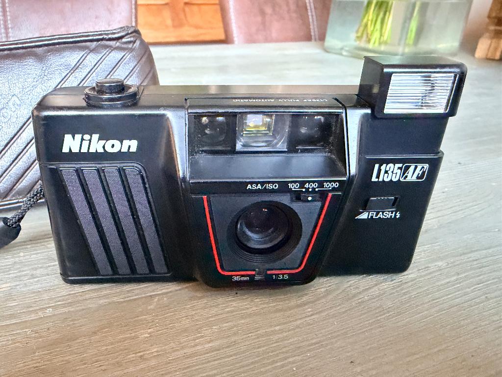Nikon L135AF analoge 35mm camera, 1984, met originele tas, Ophalen of Verzenden, Zo goed als nieuw, Compact, Nikon