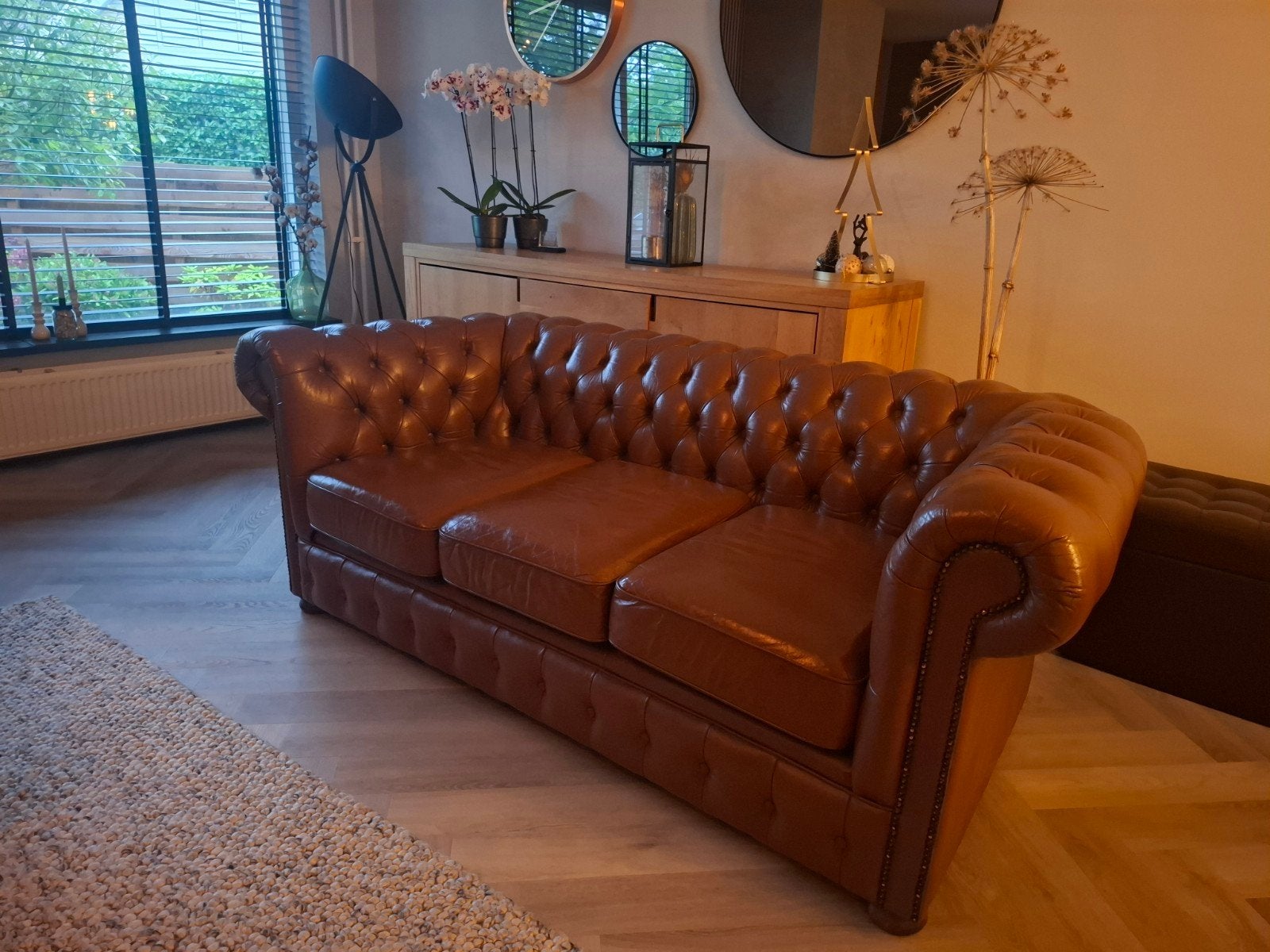 Echte klassieke Chesterfield bank, 3-zits, bruin leer, Huis en Inrichting, Ophalen, Gebruikt, Driepersoons, Rechte bank