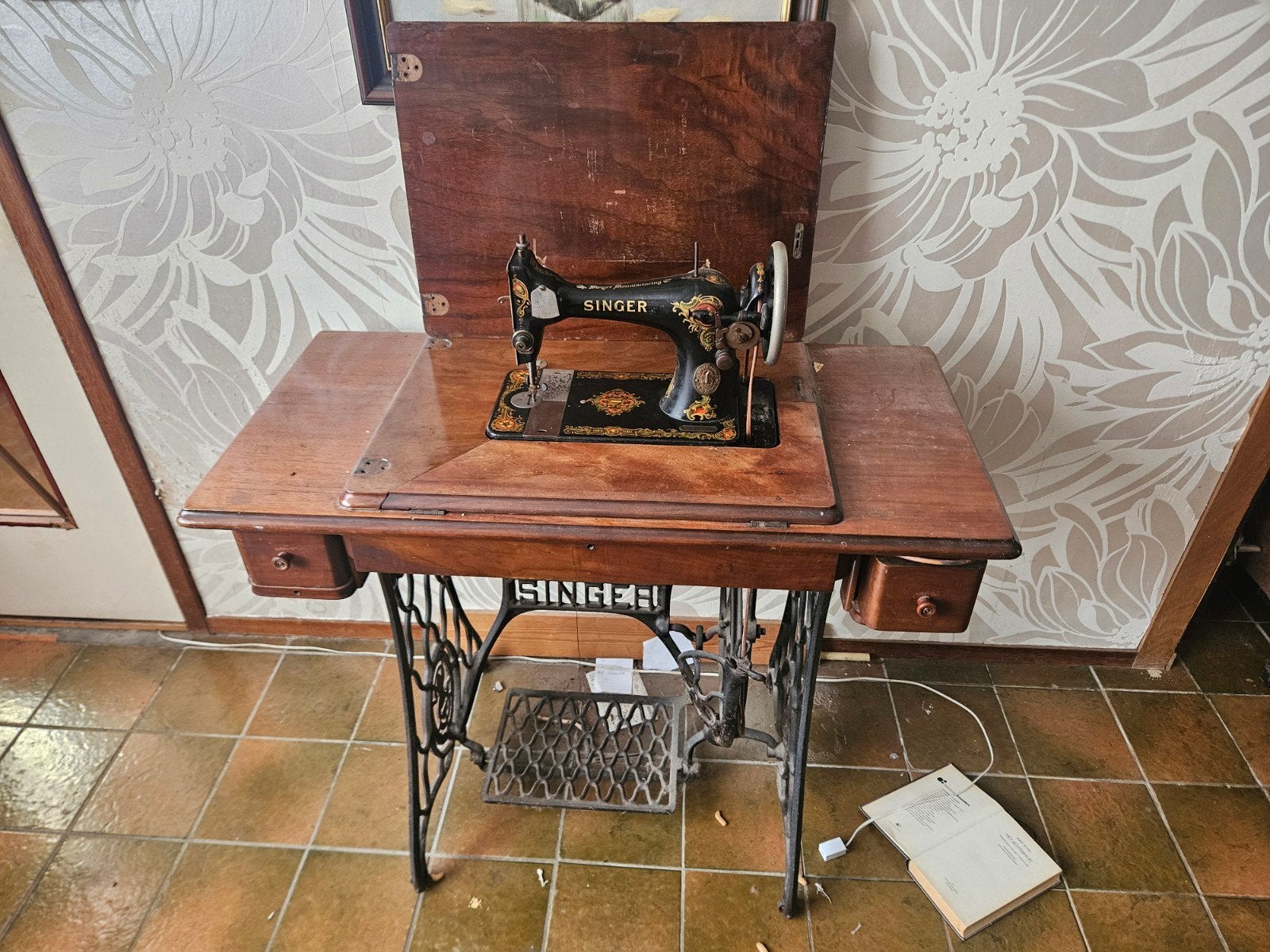 Antieke Singer Naaimachine met Houten Tafel en Pedaal, Ophalen, Gebruikt, Naaimachine, Singer