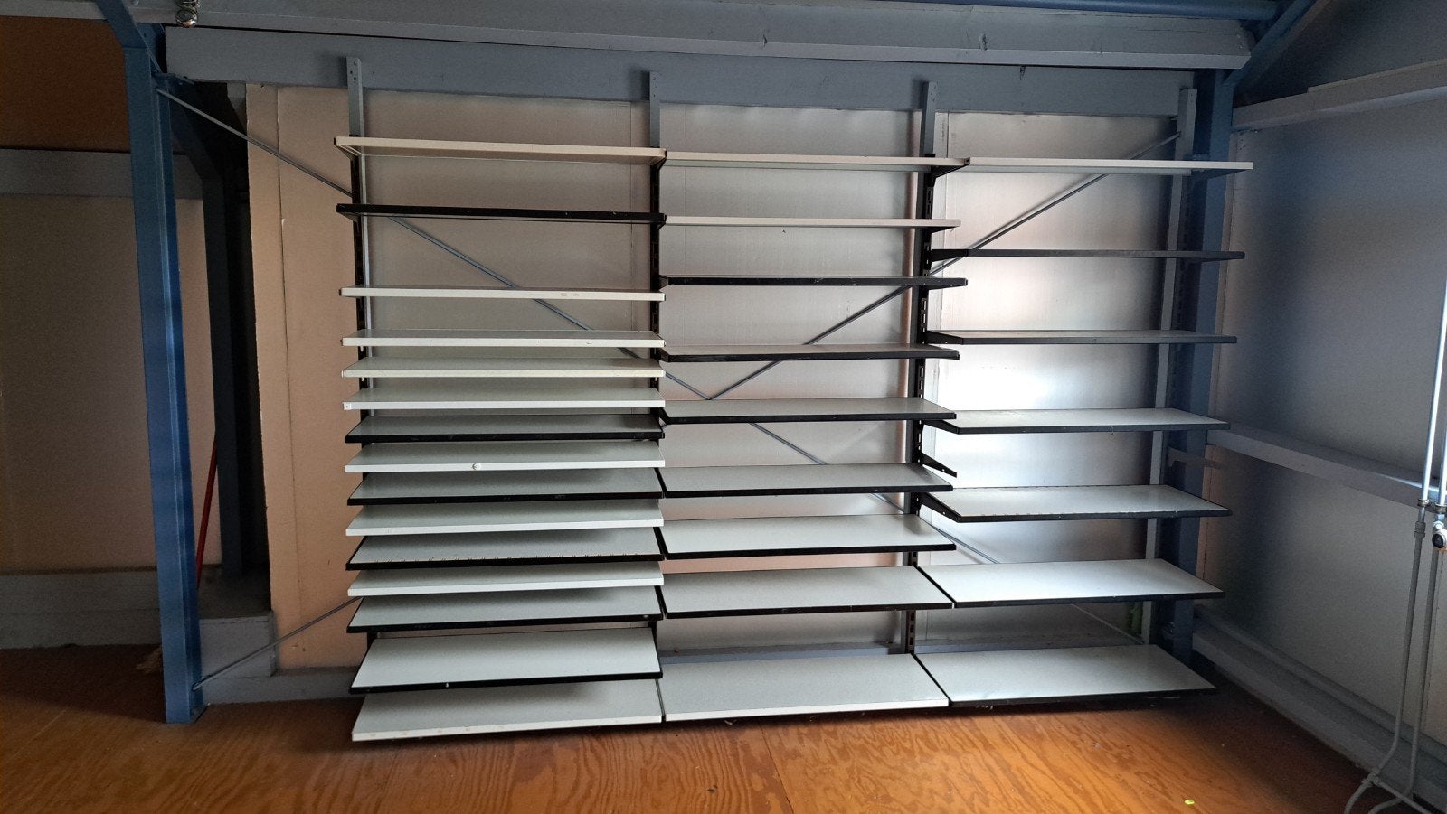 Wandstelling 3 meter met 30 planken van 45 cm diep, Ophalen