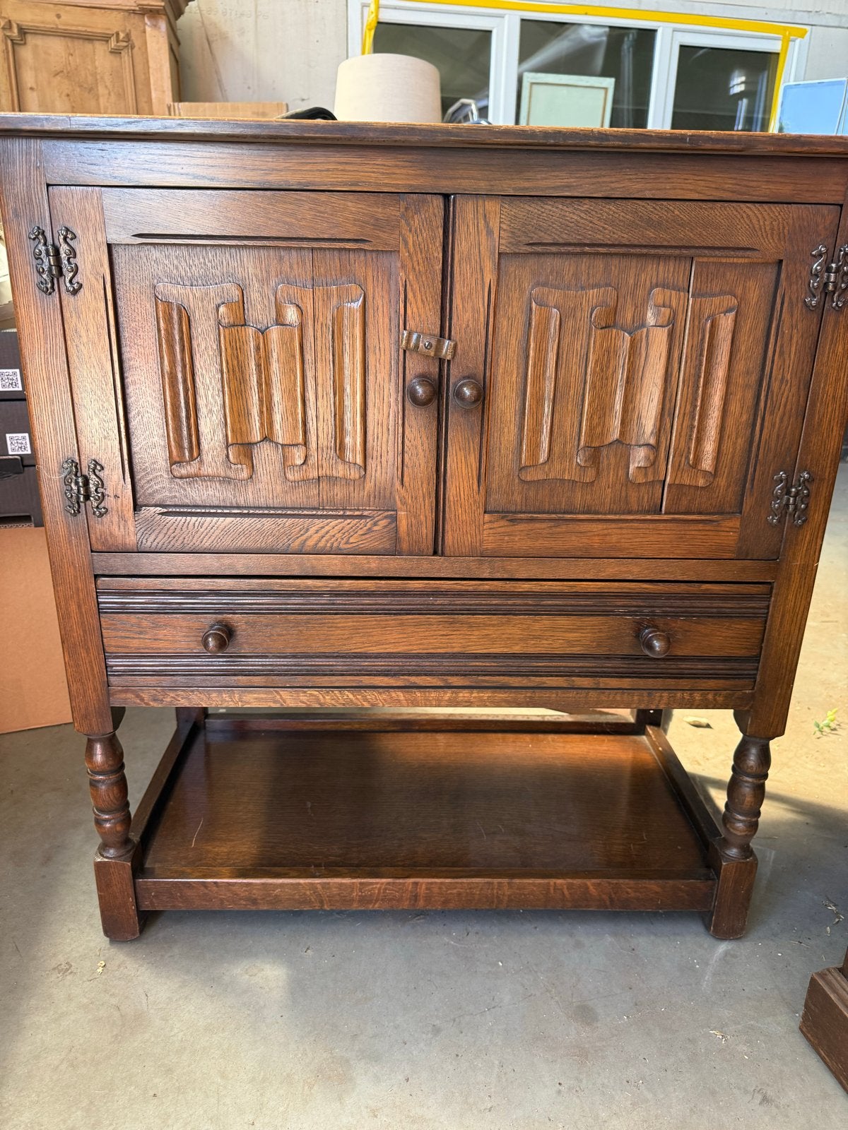 Antieke Eiken Kast van Jaycee Furniture Ltd, Antiek en Kunst, Ophalen