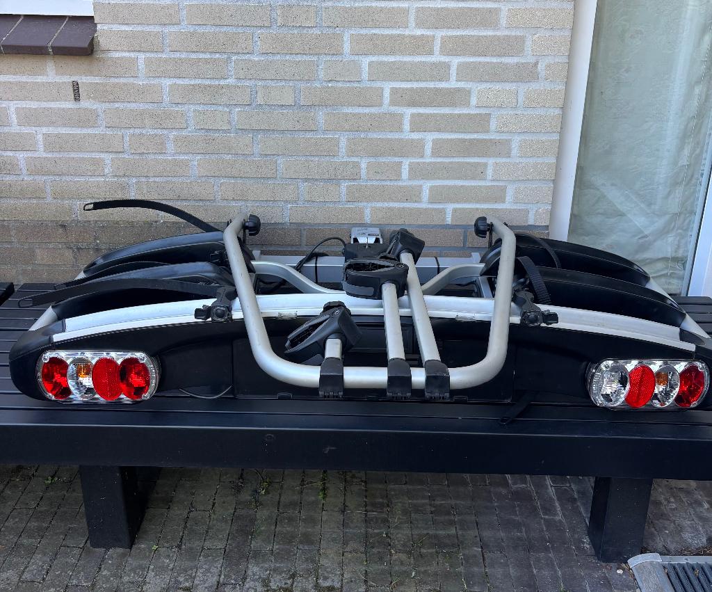 Volvo fietsendrager trekhaak, Ophalen, 2 fietsen, Zo goed als nieuw, Trekhaakdrager