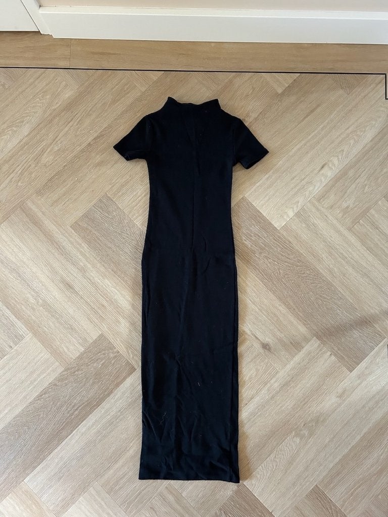 Z.g.a.n. Zwarte cocoon dress / jurk van Pull & Bear, maat XS, Kleding | Dames, Jurken, Zwart, Ophalen of Verzenden, Zo goed als nieuw
