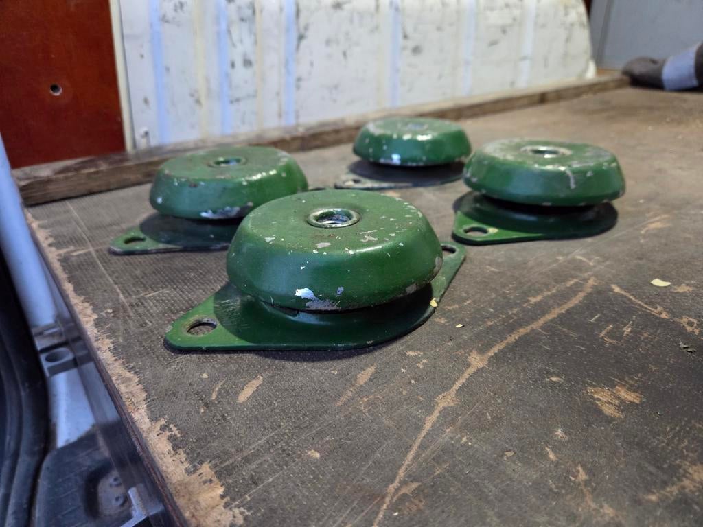 Metalen rubberen trillingsdempers M16, hoogte 40mm, Ophalen of Verzenden, Gebruikt, Motor en Techniek, Zeilboot of Motorboot