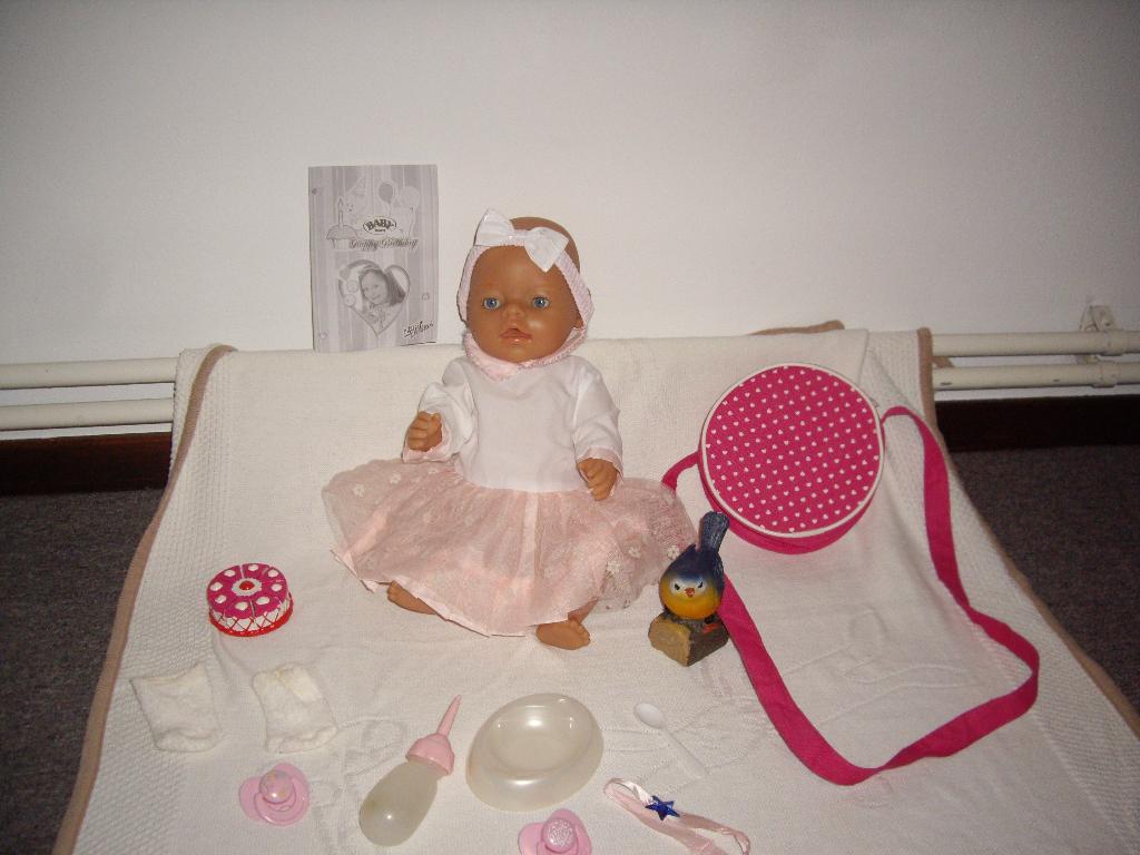baby born is jarig met veel acc, Ophalen, Zo goed als nieuw, Babypop