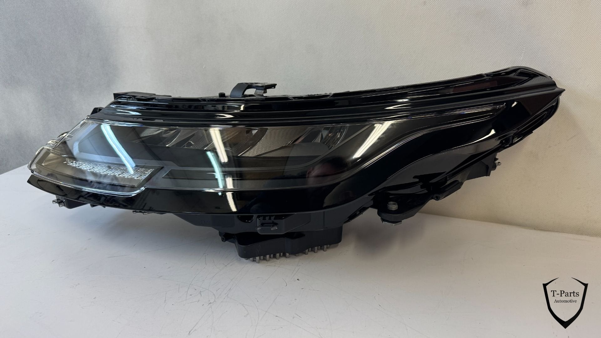 land rover RANGE ROVER EVOQUE koplamp links R8D213W030BB, Land Rover, Nieuw, Abbey Road, Whitley 1
CV3 4LF  Coventry, Jaguar Land Rover Limited