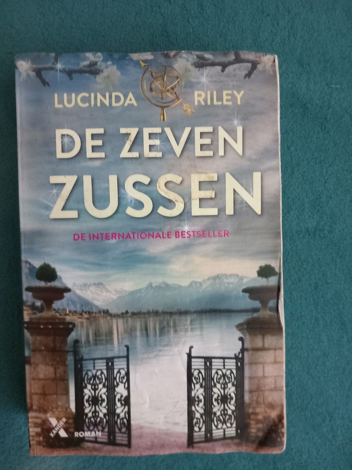 Lucinda Riley De zeven zussen, Ophalen of Verzenden, Zo goed als nieuw