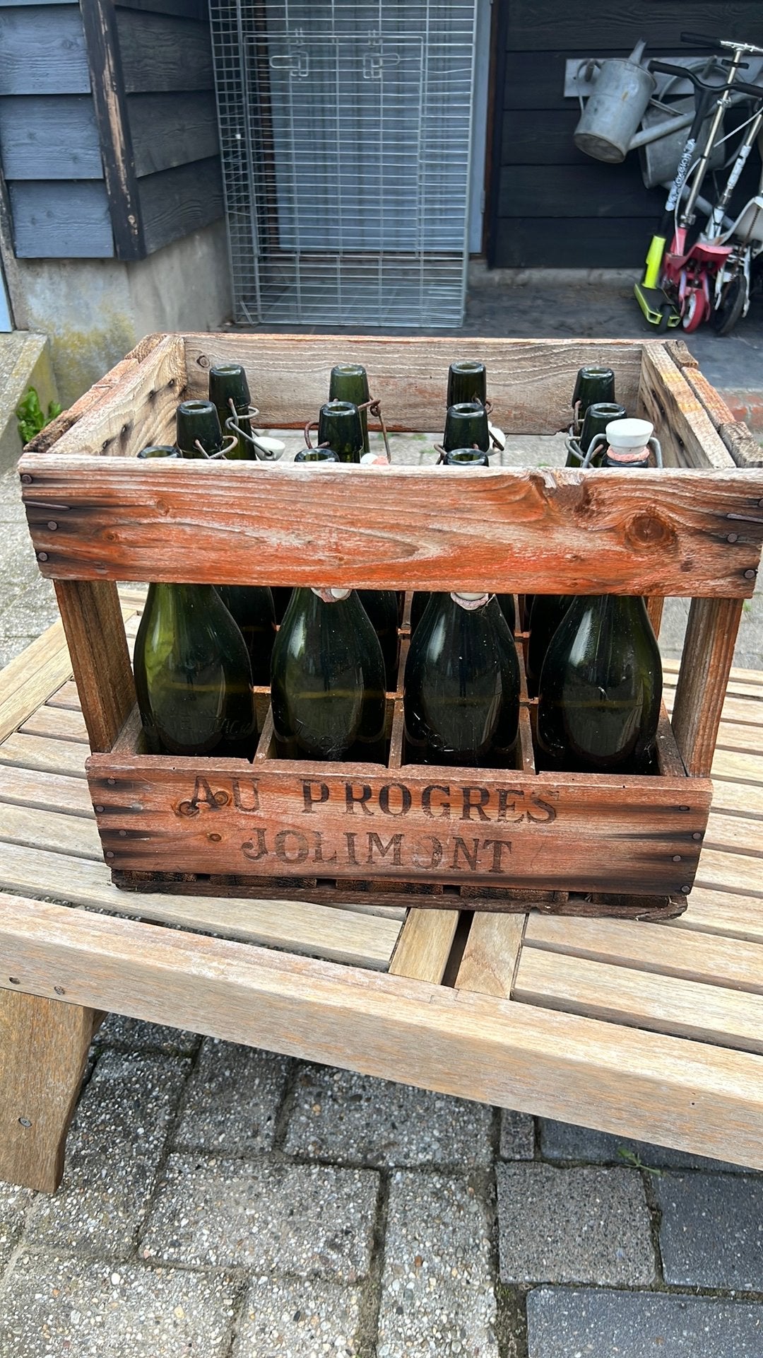 Oude brocante krat flessen Frans., Ophalen