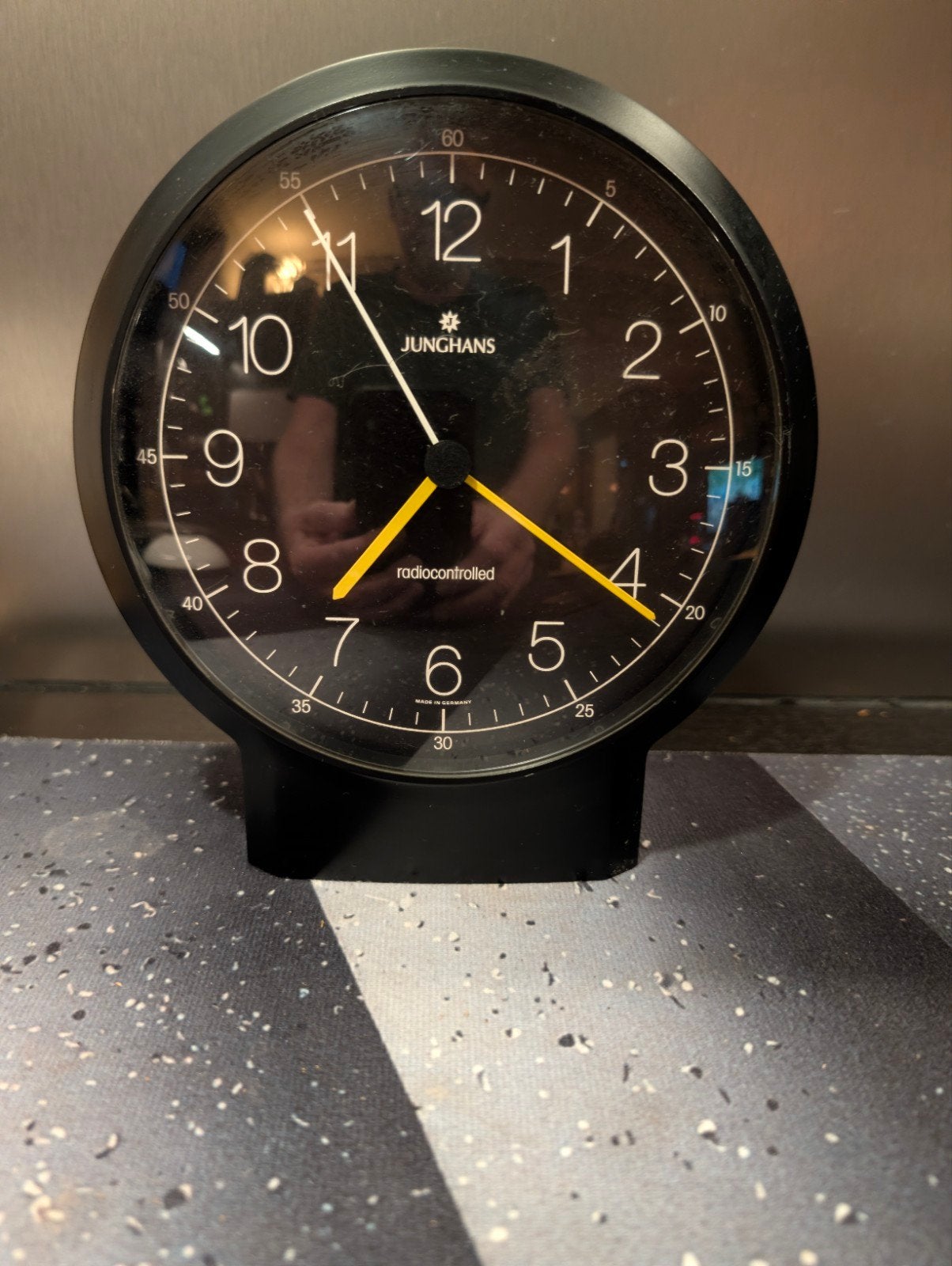 Junghans Radiogestuurde Tafelklok - Zwart, Made in Germany, Antiek en Kunst, Ophalen of Verzenden