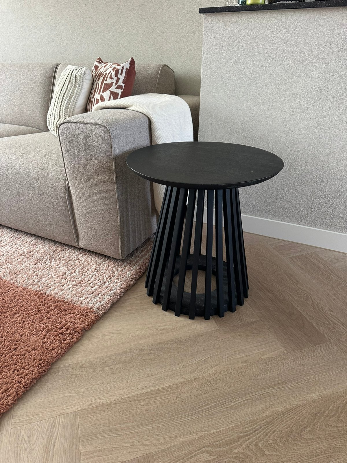 Salontafel/bijzettafel zwart hout, Ophalen, Zo goed als nieuw, Rond, 50 tot 100 cm