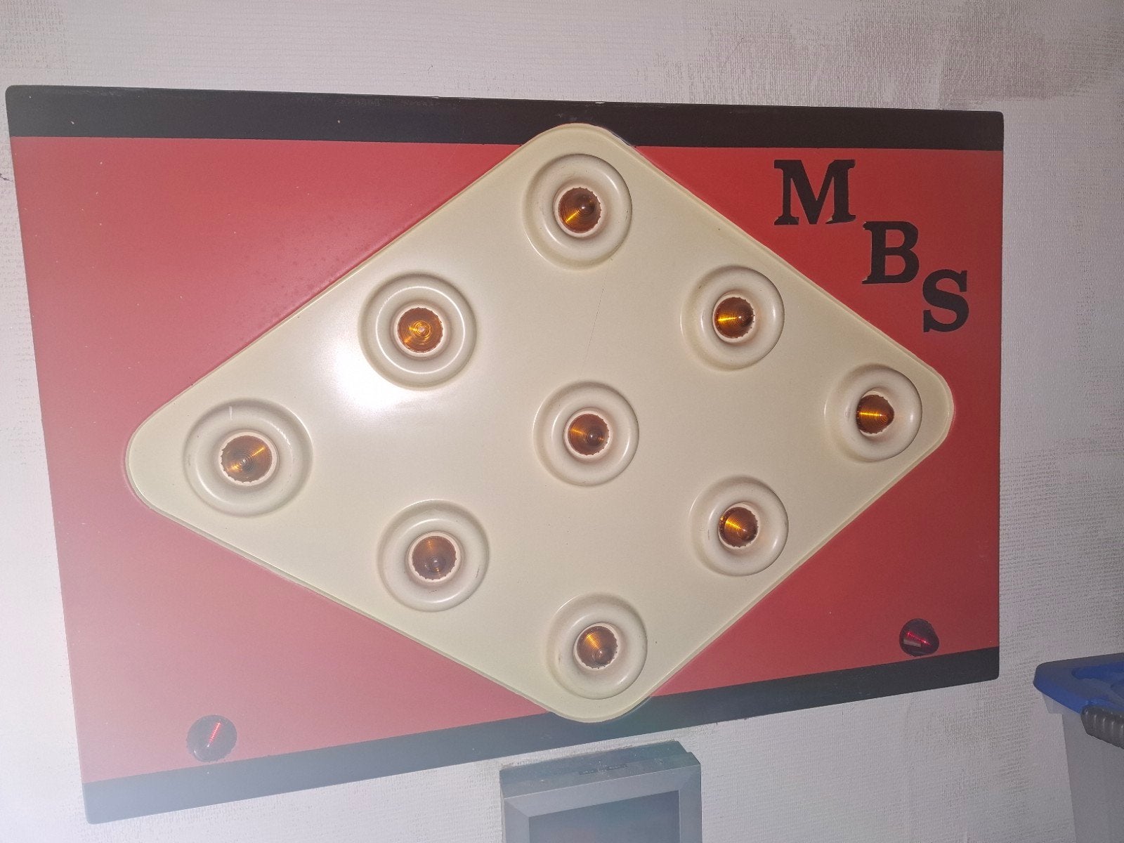 Scoreborden van oude kegelbaan, Ophalen