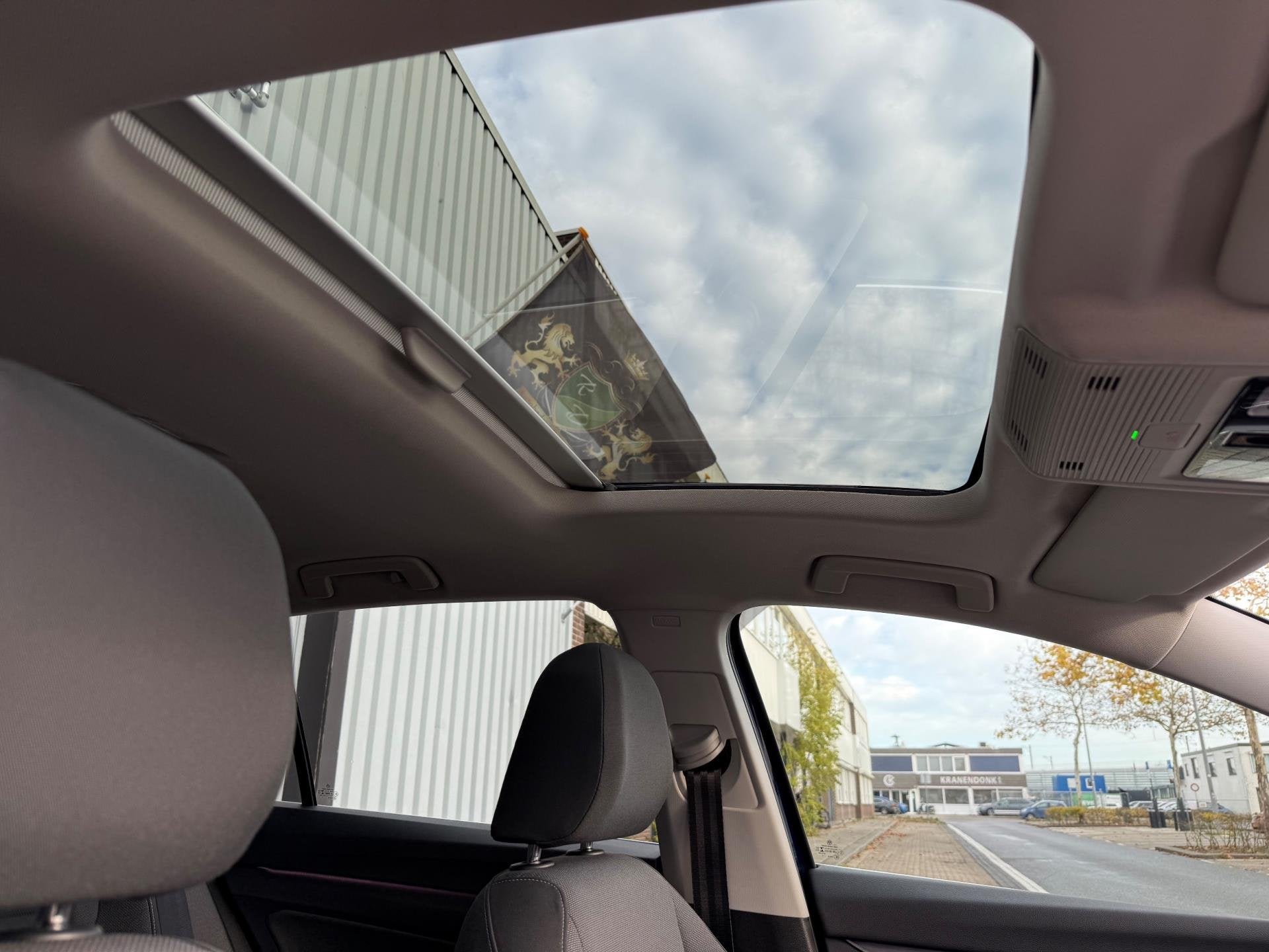 Volkswagen GOLF 1.5 eTSI Style LED/LMV17/PDC/NAVI/VIRTU/PANO, 12 maanden, Blauw, Bedrijf, 1252 kg