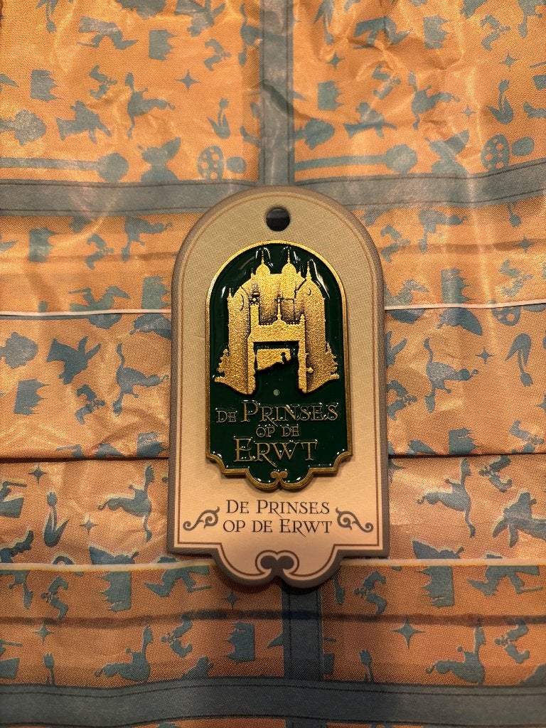 Efteling pin ‘de prinses op de erwt’, Verzamelen, Efteling, Verzenden, Nieuw, Button of Speldje