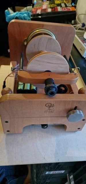 Elektrisch Spinnewiel Ashford e-Spinner, Ophalen of Verzenden, Zo goed als nieuw, Spinnewiel