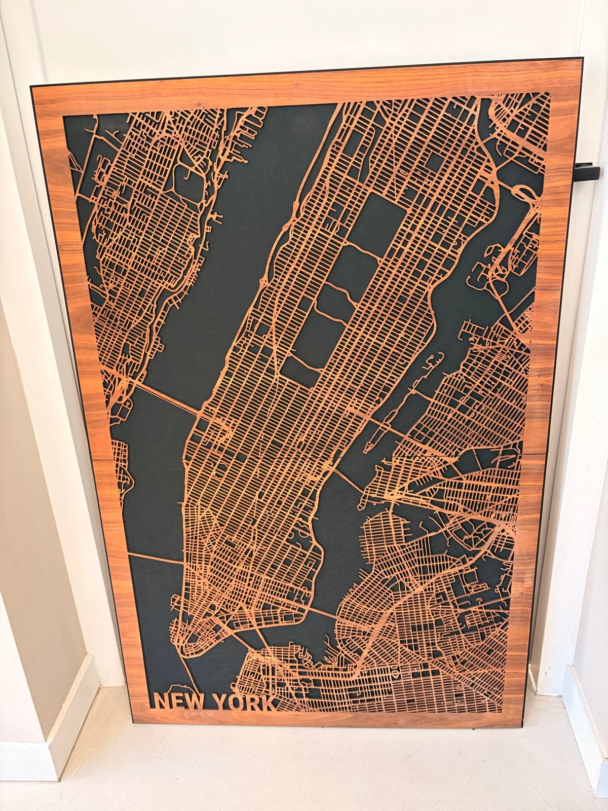 Houten wanddecoratie New York kaart, Ophalen, Hout, Zo goed als nieuw, Bruin