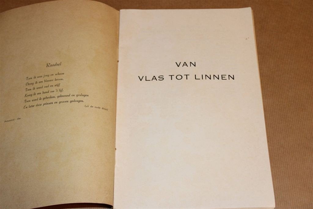 Van Vlas tot Linnen — Catalogus Tentoonstelling Leens [1961], Ophalen of Verzenden, Gelezen