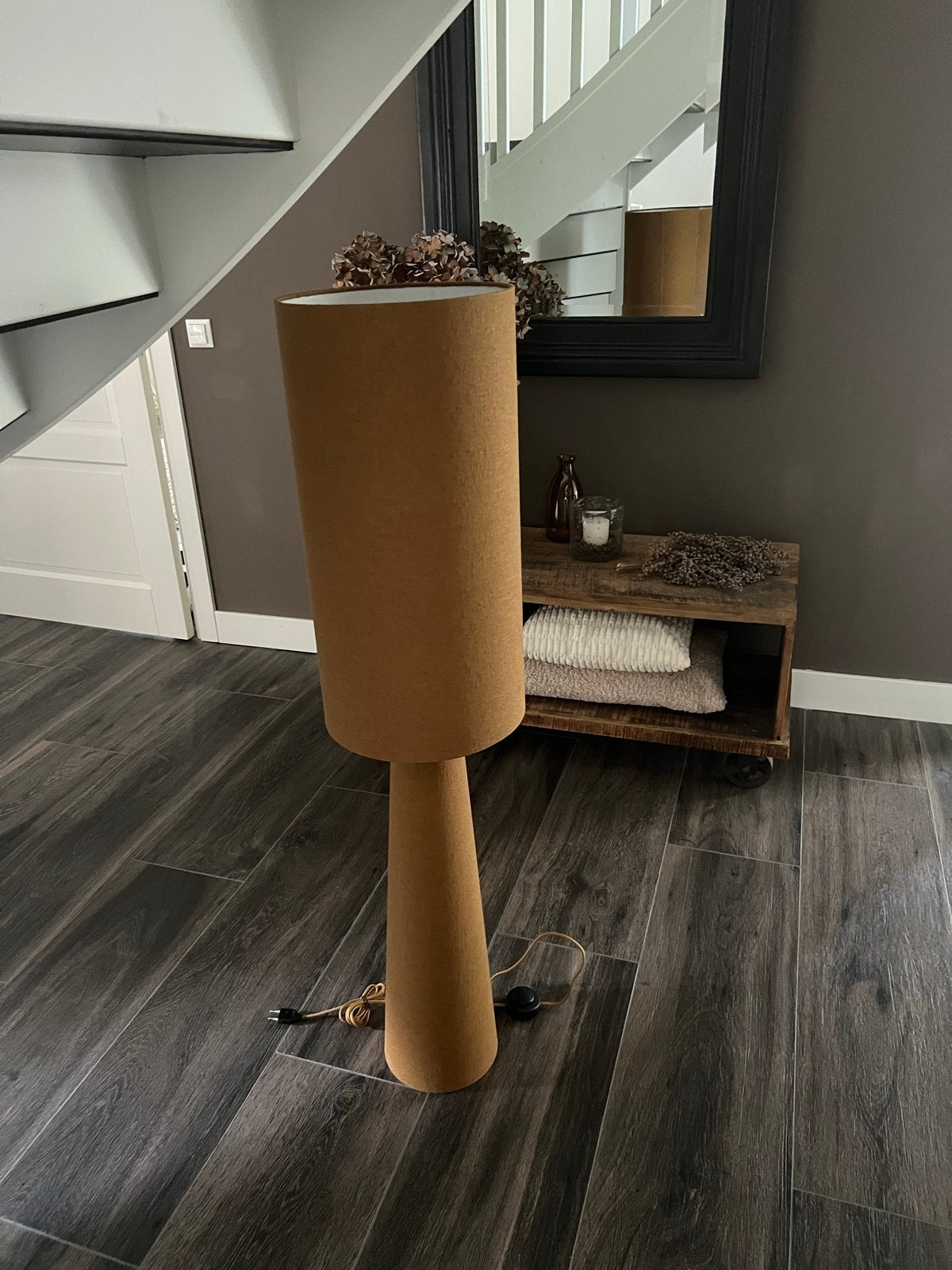 WoooD Loft Vloerlamp Metaal/Bouclé - Tapenade 130x30cm, Huis en Inrichting, Lampen | Vloerlampen, Ophalen, Overige fittingen, Zo goed als nieuw