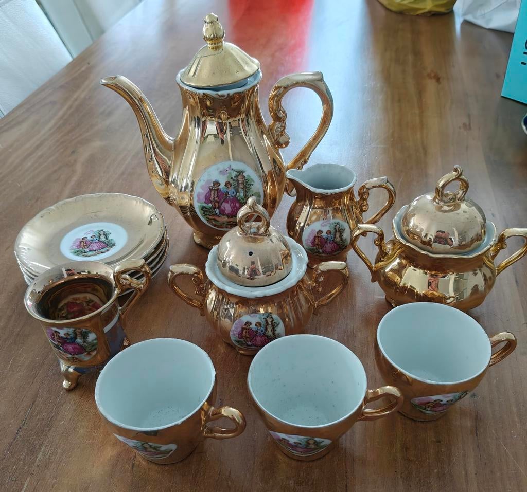 Verguld porseleinen koffieservies met romantische taferelen, Ophalen of Verzenden