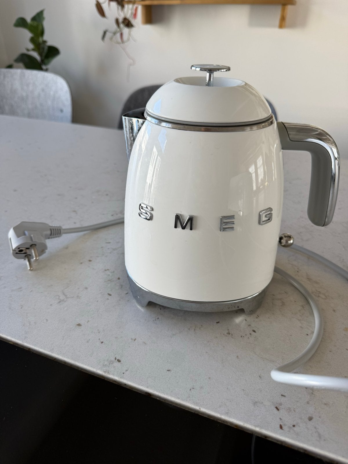 Smeg waterkoker - Crème - Zo goed als nieuw, 1 tot 2 liter, Ophalen, Zo goed als nieuw